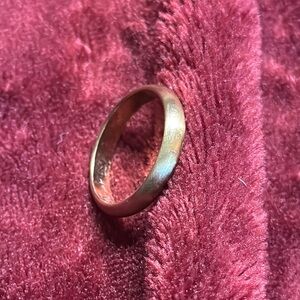 Elegant Gold Band Ring